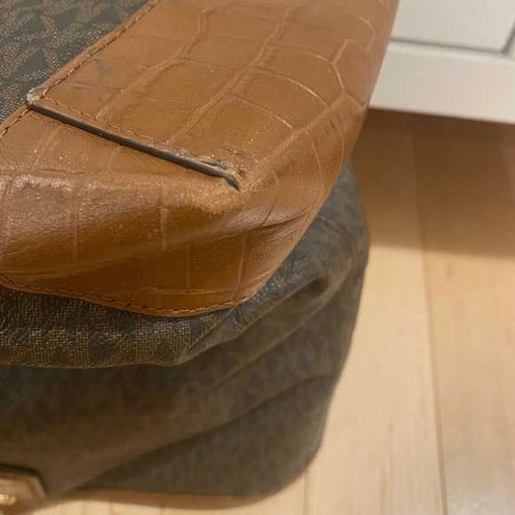 MICHAEL KORS Signature Eva Tote Shoulder Bag w/ Embossed Croc Leather Trim - Picture 6 of 16